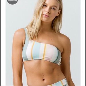 🌴 NWT FEELIN’ SALTY BILLABONG BIKINI TOP